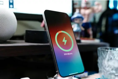 安吉苹果15换屏服务分享用什么充电器给iPhone15充电更好 